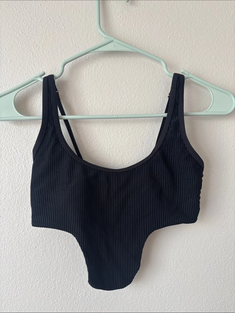 FRANKIES BIKINIS Black Ribbed Knotted Scoop Neck Wide Strap Greer Top Size XS